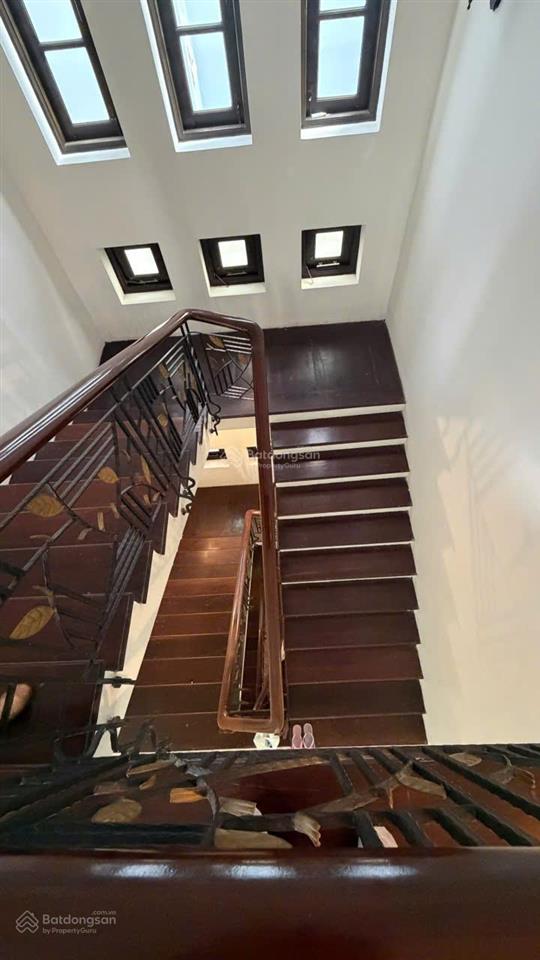 Cho thuê nhà 2mt hẻm 8m đường quốc hương, 18x18, 300m², 2 lầu, 5pn, 125 triệu/tháng