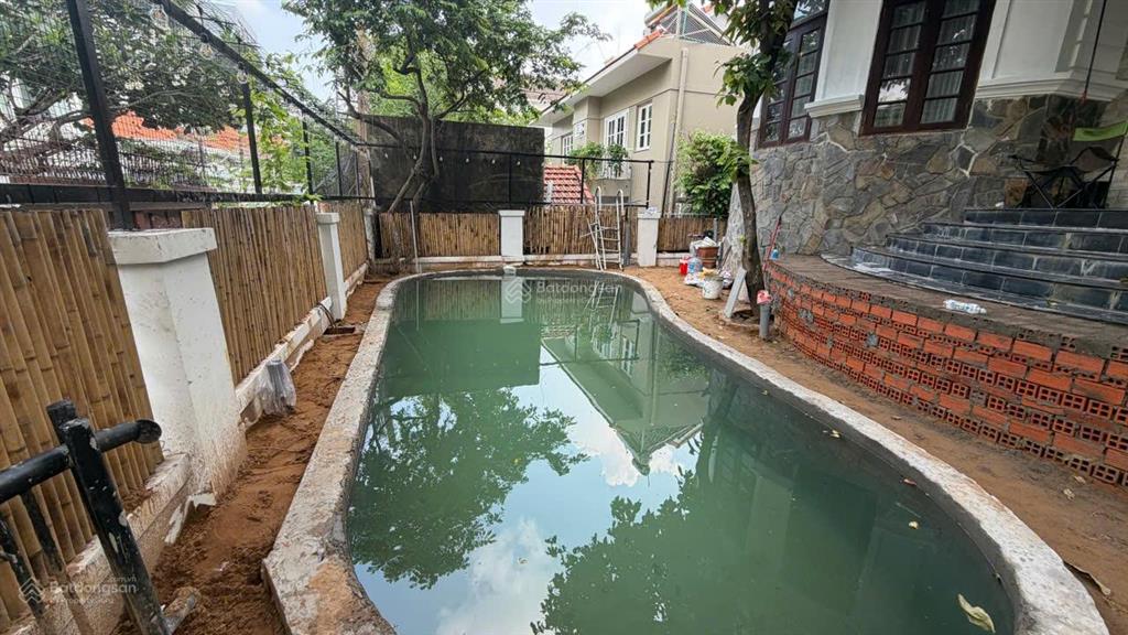 Cho thuê nhà 2mt hẻm 8m đường quốc hương, 18x18, 300m², 2 lầu, 5pn, 125 triệu/tháng