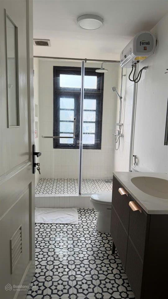 Cho thuê nhà 2mt hẻm 8m đường quốc hương, 18x18, 300m², 2 lầu, 5pn, 125 triệu/tháng