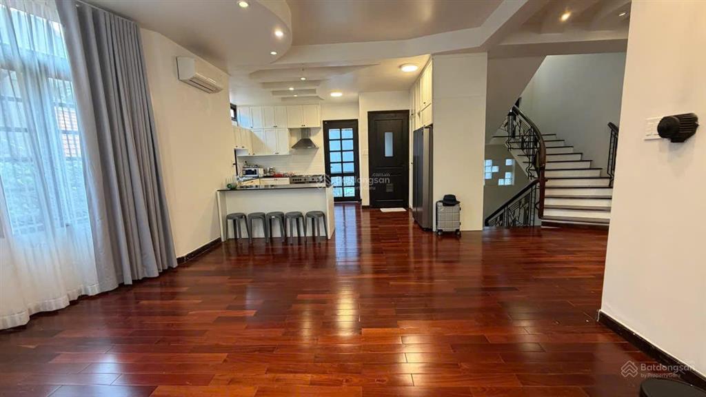 Cho thuê nhà 2mt hẻm 8m đường quốc hương, 18x18, 300m², 2 lầu, 5pn, 125 triệu/tháng