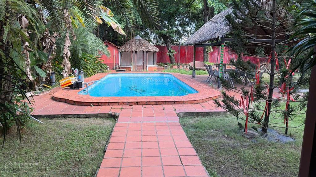 Cho thuê villa xuân thủy, 1400m², 1 lầu, 4pn, 4wc, có hồ bơi, 260 triệu/tháng