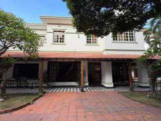 Cho thuê villa xuân thủy, 1400m², 1 lầu, 4pn, 4wc, có hồ bơi, 260 triệu/tháng