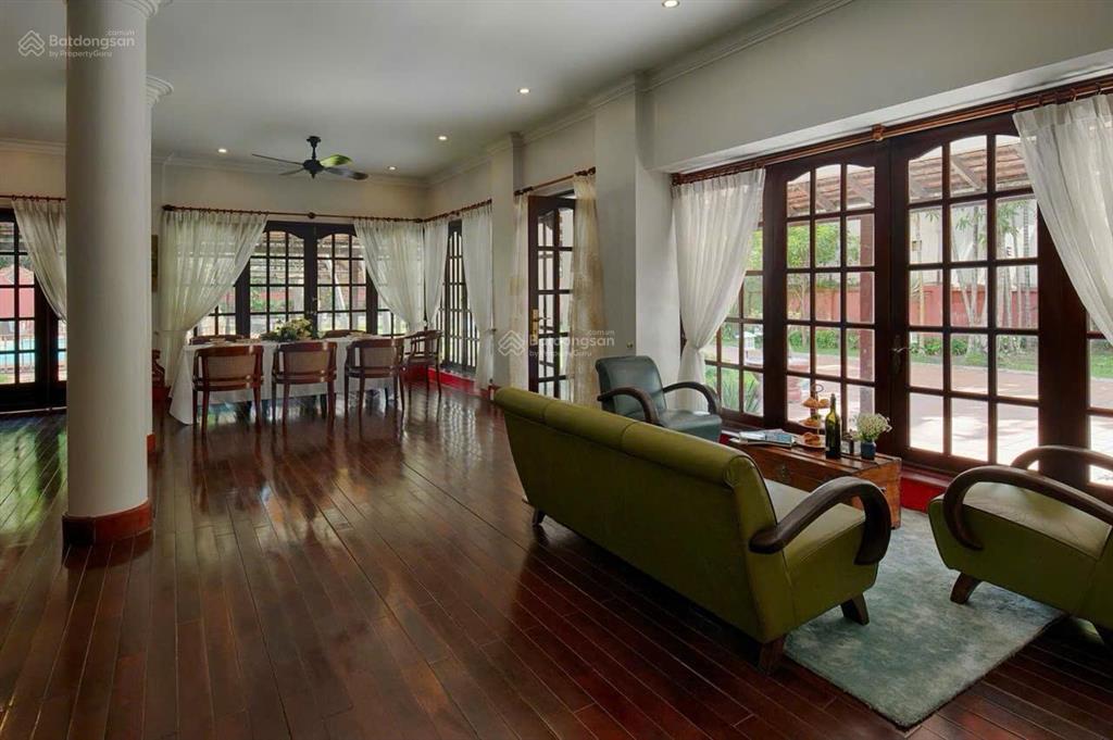 Cho thuê villa xuân thủy, 1400m², 1 lầu, 4pn, 4wc, có hồ bơi, 260 triệu/tháng