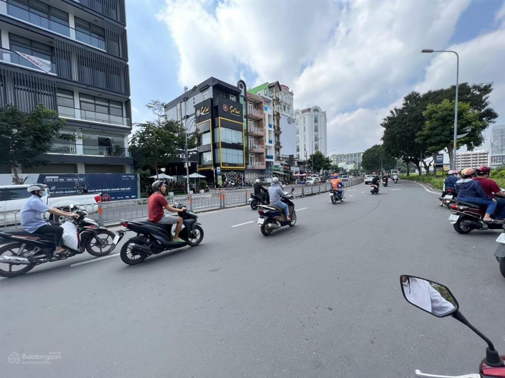 Bán nhà mt 169 bờ bao tân thắng, 4x16, đối diện eon mall tân phú, 15 tỷ