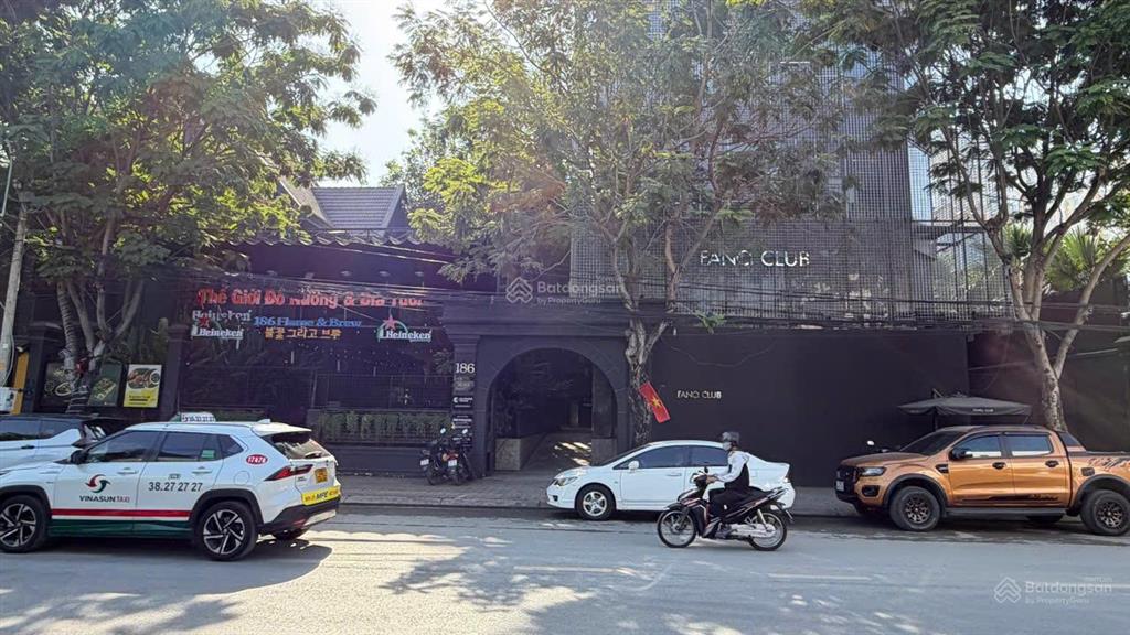 Bán nhà mt 186 nguyễn văn hưởng, 43x51, 2043m2, 3 tầng, hđt 1 tỷ/tháng, 720 tỷ