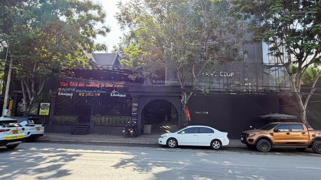 Bán nhà mt 186 nguyễn văn hưởng, 43x51, 2043m2, 3 tầng, hđt 1 tỷ/tháng, 720 tỷ