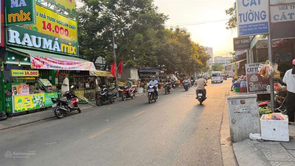 Bán đất 2mt xuân thủy, 330m2, 2mt trước sau rất đẹp, 100 tỷ