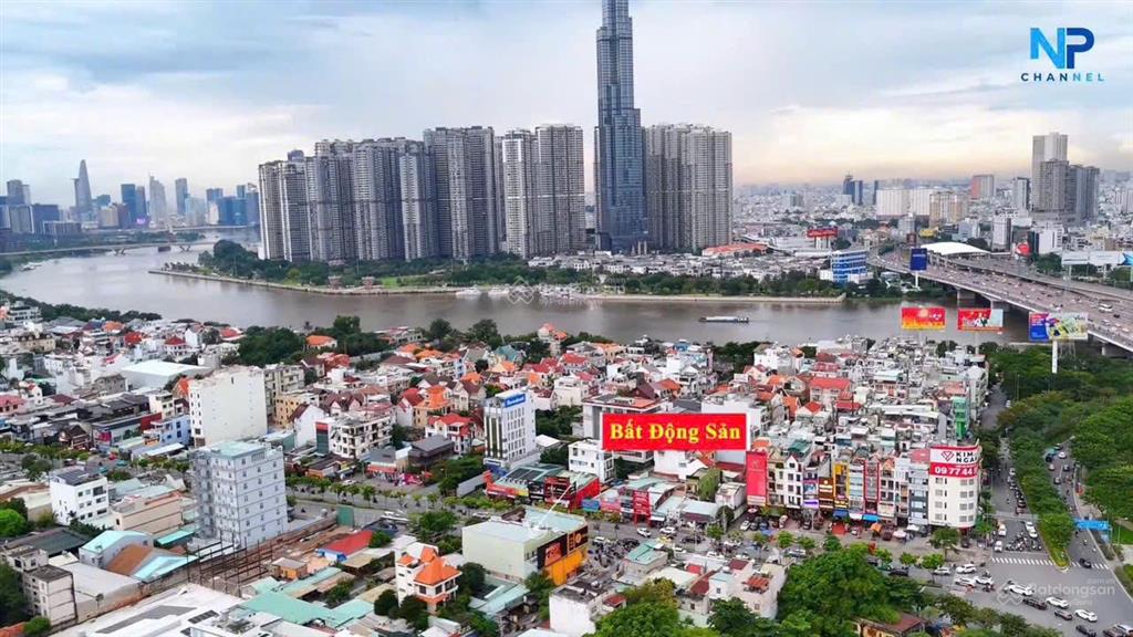 Bán đất 2mt xuân thủy, 330m2, 2mt trước sau rất đẹp, 100 tỷ