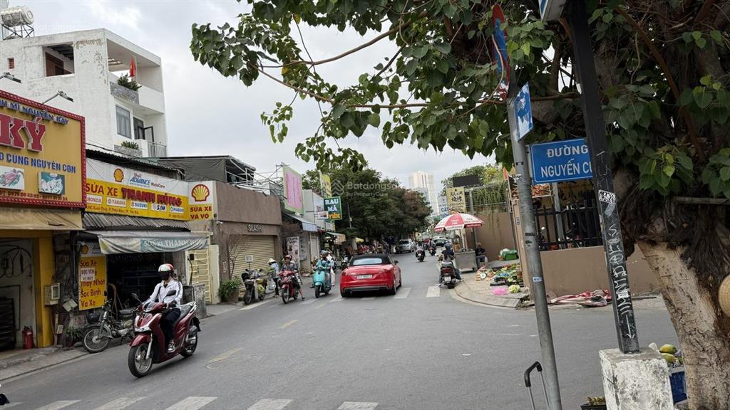 Bán đất 2mt xuân thủy, 330m2, 2mt trước sau rất đẹp, 100 tỷ