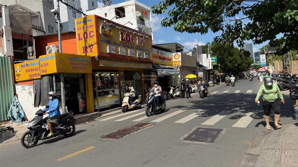 Bán nhà 2mt 24b xuân thủy, 11x30, 330m2, 2mt trước sau rất đẹp, 100 tỷ
