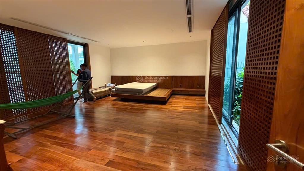 Cho thuê villa 215 nguyễn văn hưởng, 12x15, 2 lầu, st, 4pn, 5wc, nhà đẹp, 130 triệu/tháng