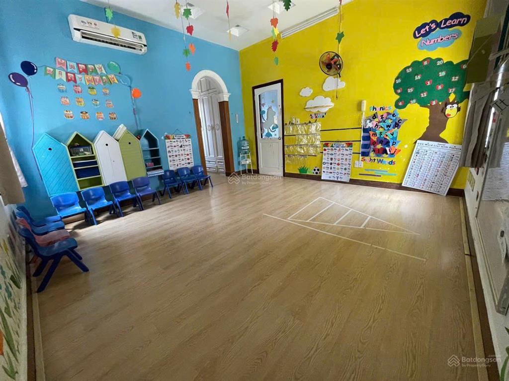 Cho thuê nhà 2mt lê thước, 20x25, 4 tầng, 300 triệu/tháng