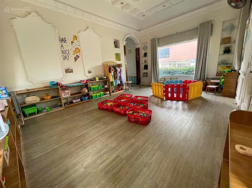 Cho thuê nhà 2mt lê thước, 20x25, 4 tầng, 300 triệu/tháng