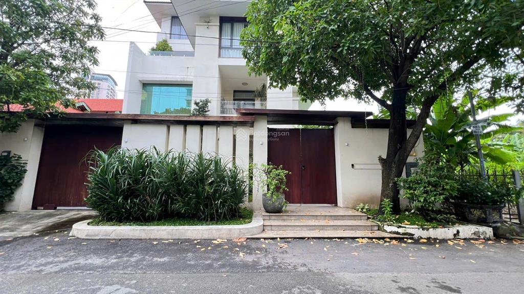 Bán nhà nguyễn văn hưởng, 15x25, 350m2, 1 hầm, 2 lầu, st, 5pn, 5wc, nhà đẹp, 110 tỷ