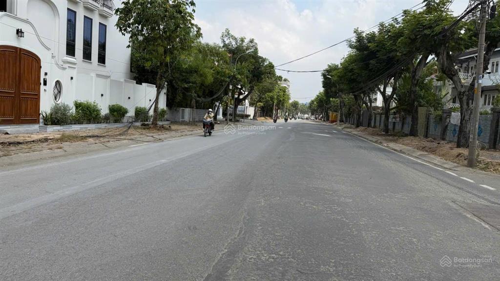 Bán nhà 2mt sông nguyễn văn hưởng, 20x26, 1200m2, 4 tầng, 400 tỷ