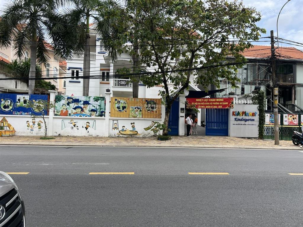Bán nhà 2mt sông nguyễn văn hưởng, 20x26, 1200m2, 4 tầng, 400 tỷ