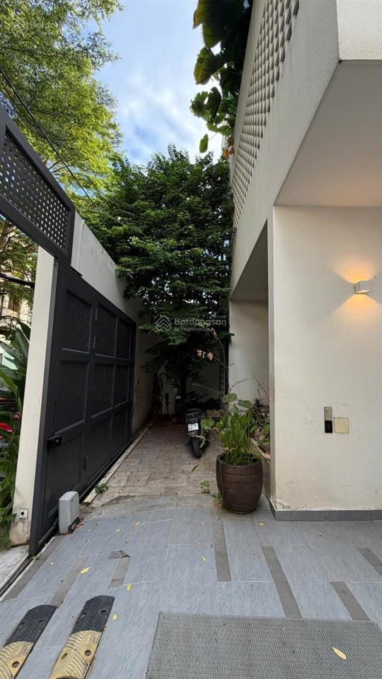 Cho thuê villa nguyễn văn hưởng, 12x25, 2 lầu, st, 5pn, 5wc, nhà đẹp, 130 triệu/tháng