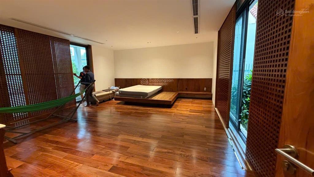 Cho thuê villa nguyễn văn hưởng, 12x25, 2 lầu, st, 5pn, 5wc, nhà đẹp, 130 triệu/tháng