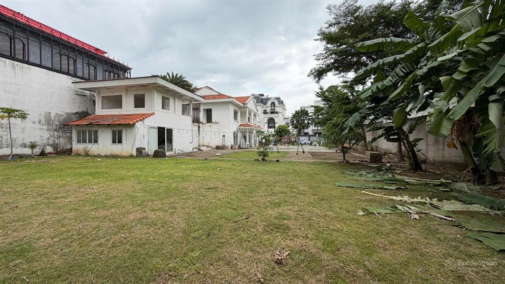 Bán đất đường quốc hương, 27x67, 1750m2 có 1240m2 thổ cư, 235 tỷ
