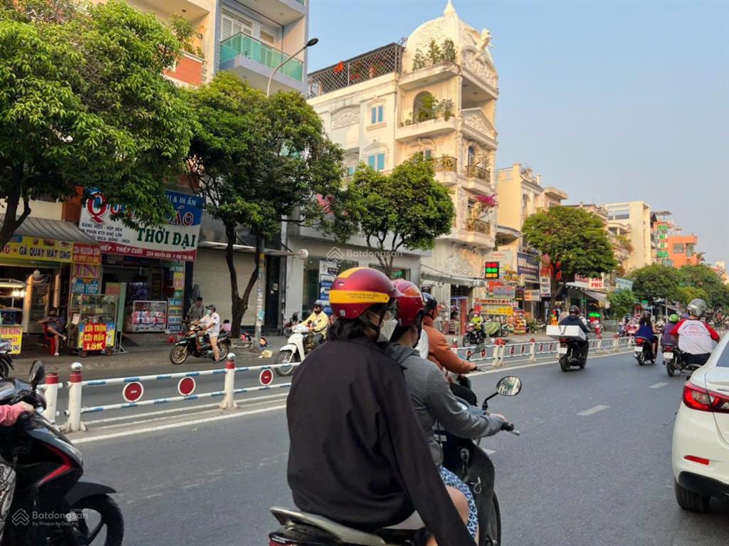 Bán nhà 2mt nguyễn sơn, 5.2x18, 90m2, 3 lầu, st, 6pn, 6wc, nhà đẹp, 23 tỷ