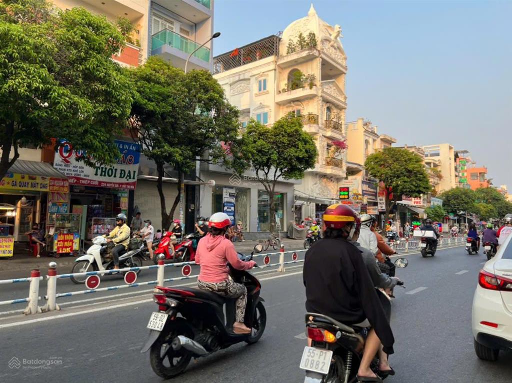 Bán nhà 2mt 218 nguyễn sơn, 5.2x18, 90m2, 3 lầu, st, 6pn, 6wc, nhà đẹp, 23 tỷ