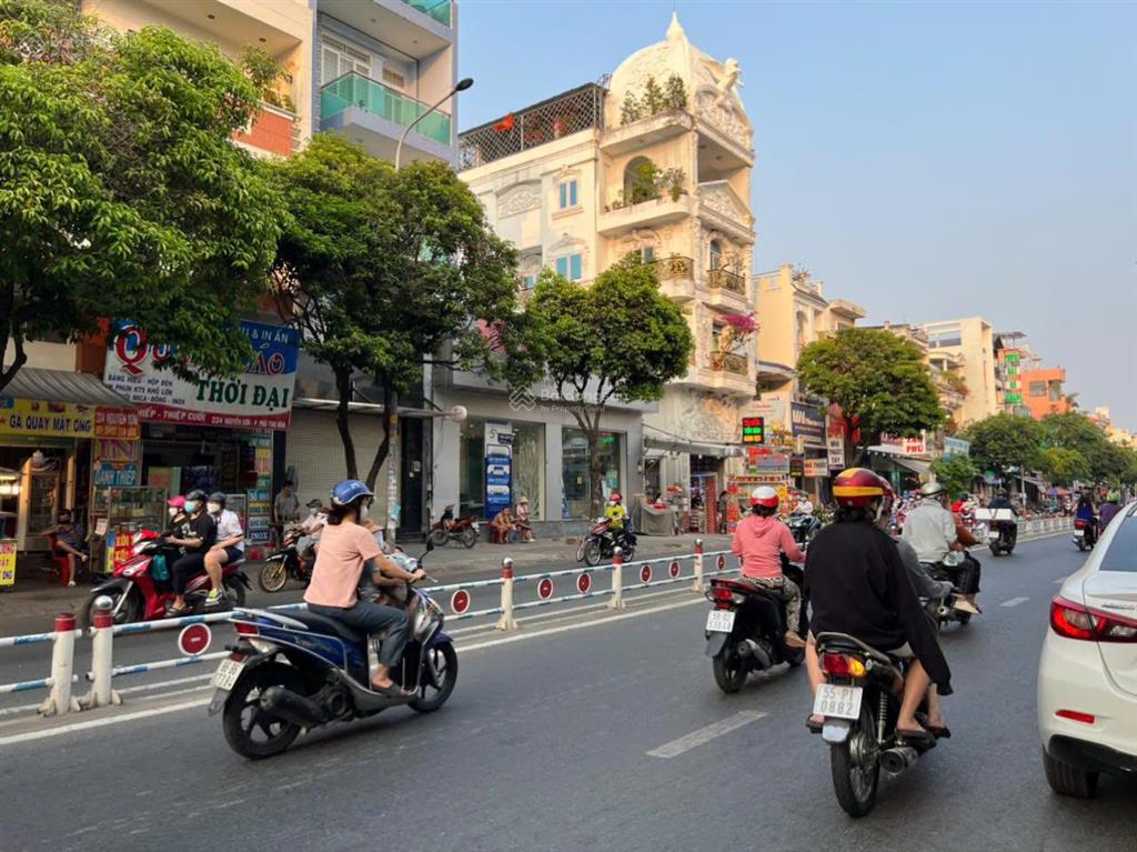 Bán nhà 2mt 218 nguyễn sơn, 5.2x18, 90m2, 3 lầu, st, 6pn, 6wc, nhà đẹp, 23 tỷ