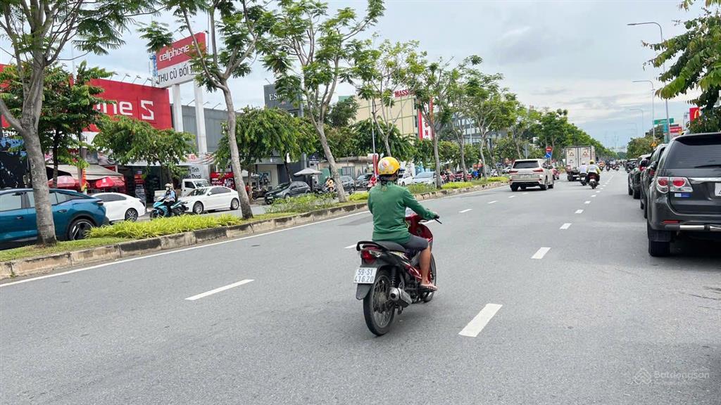 Bán nhà 2mt trần não, 10x20, 200m2, gần vòng xoay nguyễn văn hưởng, 130 tỷ