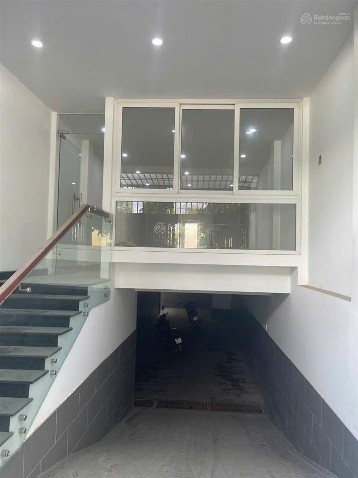 Bán nhà mt nguyễn hoàng, 4x20, 80m2, 1 hầm, 4 tầng, gần lương định của, 26 tỷ