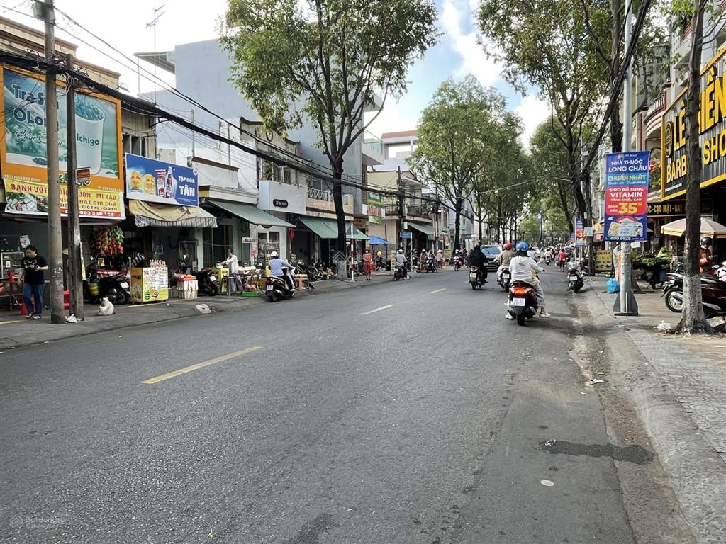 Chính chủ cần bán nhà mt kinh doanh phan đình phùng vị trí đẹp dt 5,1x21 ( nở hậu)