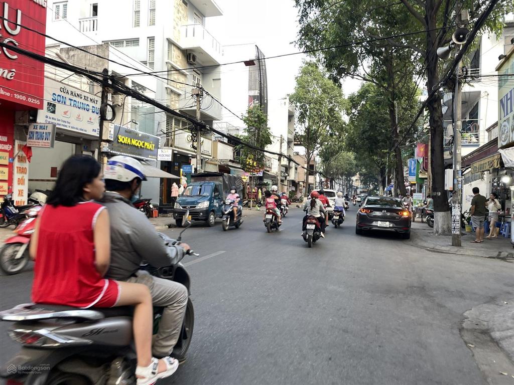 Chính chủ cần bán nhà mt kinh doanh phan đình phùng vị trí đẹp dt 5,1x21 ( nở hậu)