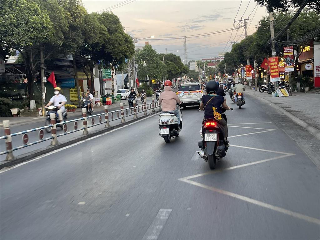 Cần bán đất mặt tiền kinh doanh nguyễn ái quốc gần ngã tư tân phong, gần b5 dt 5x36m giá chỉ 12 tỷ