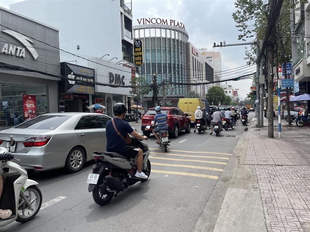 Chính chủ cần bán nhà 2 mặt tiền kinh doanh đường trương định gần ngã tư vincom diện tích 5x20