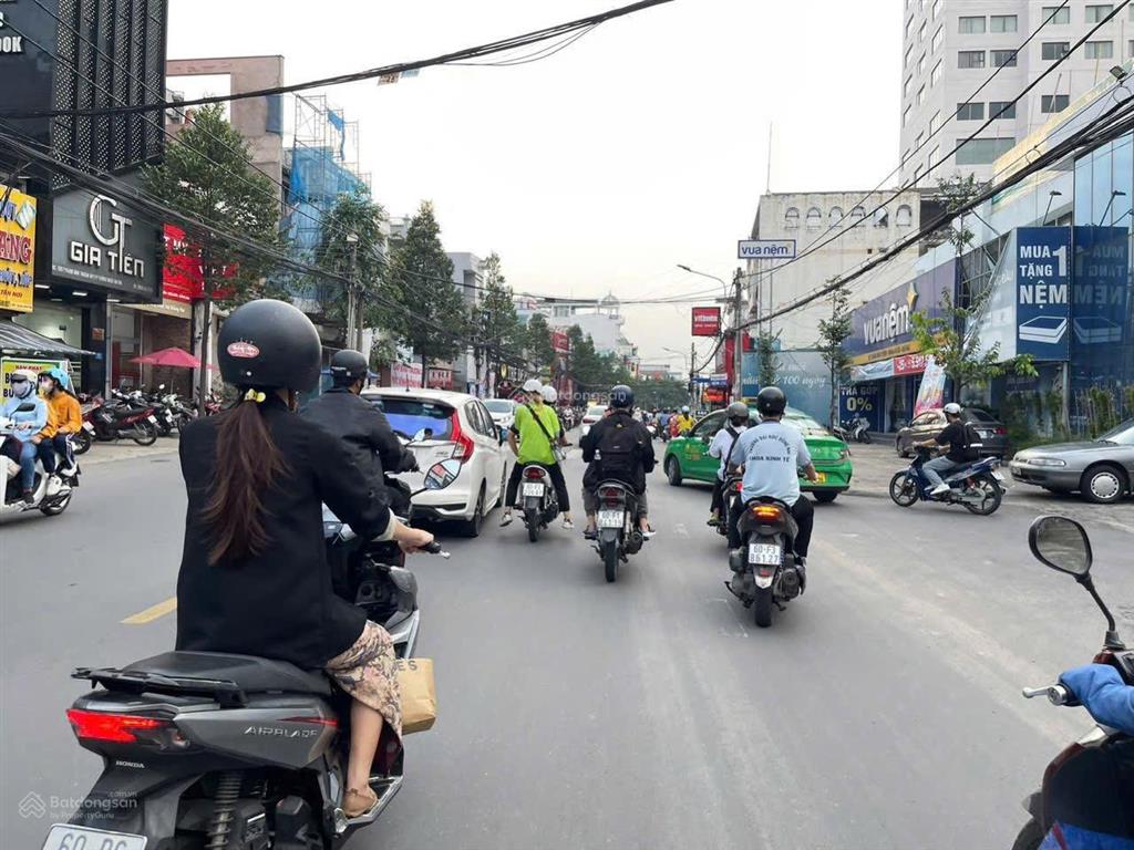Chính chủ cần bán nhà 1 trệt 2 lầu mặt tiền phạm văn thuận gần vincom giá chỉ 7 tỷ 600tr