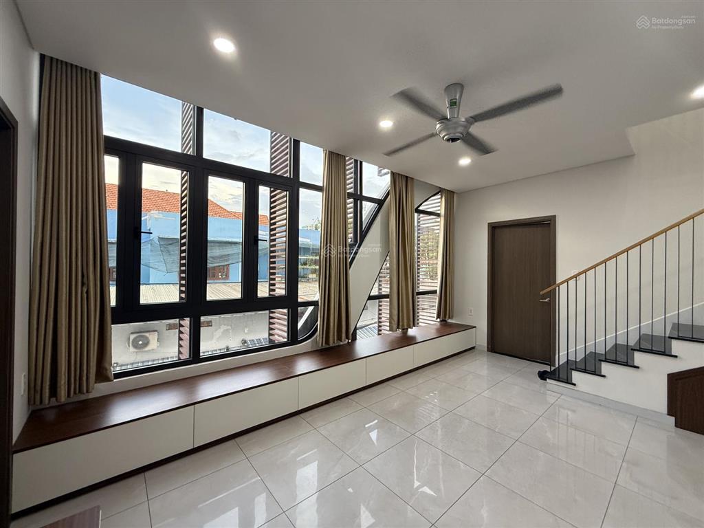 Căn nhà 3 lầu siêu đẹp ngay trung tâm phưởng linh chiểu tp thủ đức giá 13 tỷ