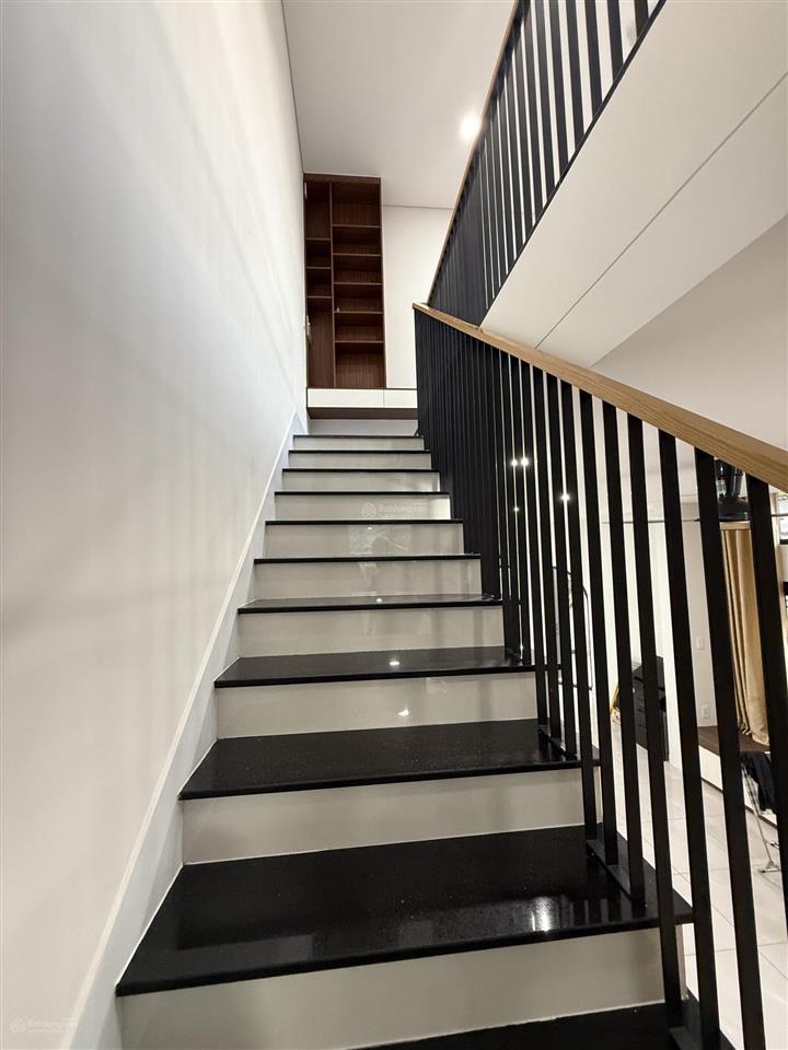 Căn nhà 3 lầu siêu đẹp ngay trung tâm phưởng linh chiểu tp thủ đức giá 13 tỷ