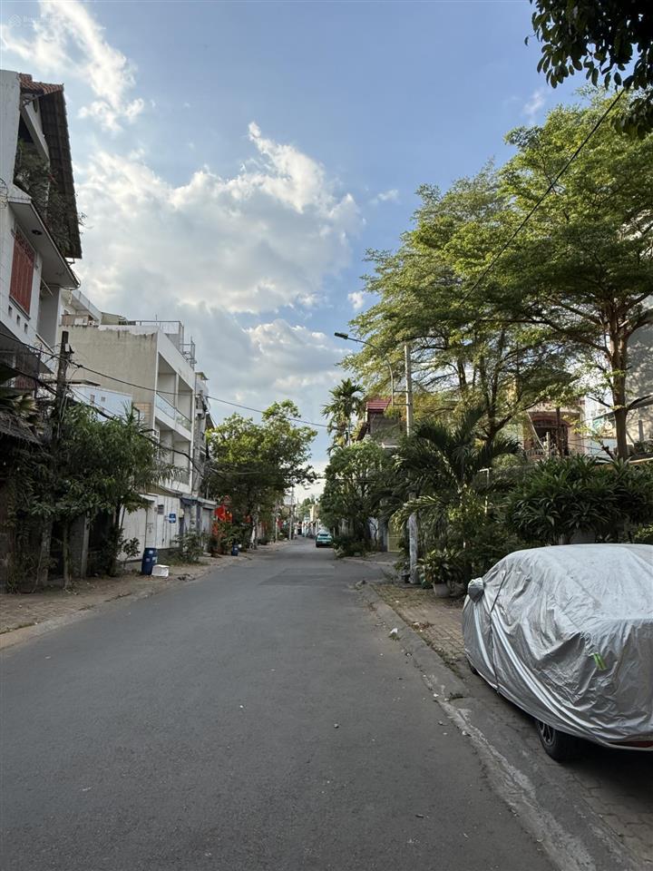 Bán căn nhà dt 100 m2 mt đường số 9, phường linh trung, giá bán 14 tỷ  0937 752 ***