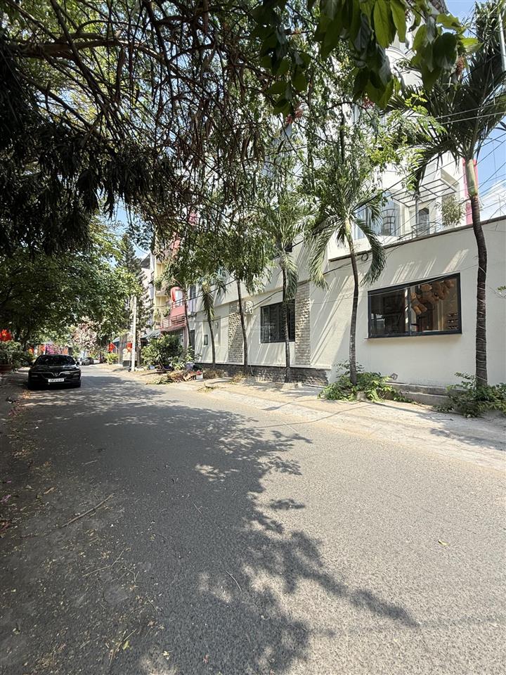 Bán căn nhà dt 100 m2 mt đường số 9, phường linh trung, giá bán 14 tỷ  0937 752 ***