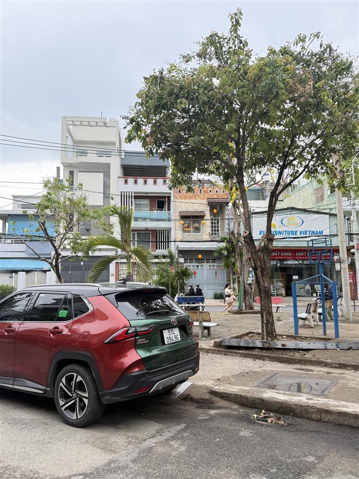 Bán nhà trọ .. đường số 9 linh trung diện tích 200 m2 .. giá 13 tỷ 500
