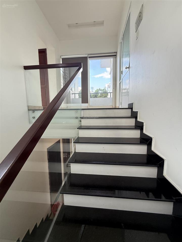Bán biệt thự 195m2 đường trương văn thành, phường hiệp phú, quận 9. giá 18 tỷ
