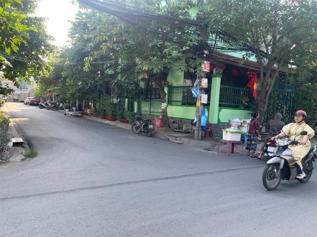 Đất mặt tiền đối diện đh luật. đường nhựa 8m, 5,5 tỉ.