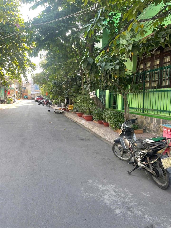 Đất mặt tiền đối diện đh luật. đường nhựa 8m, 5,5 tỉ.