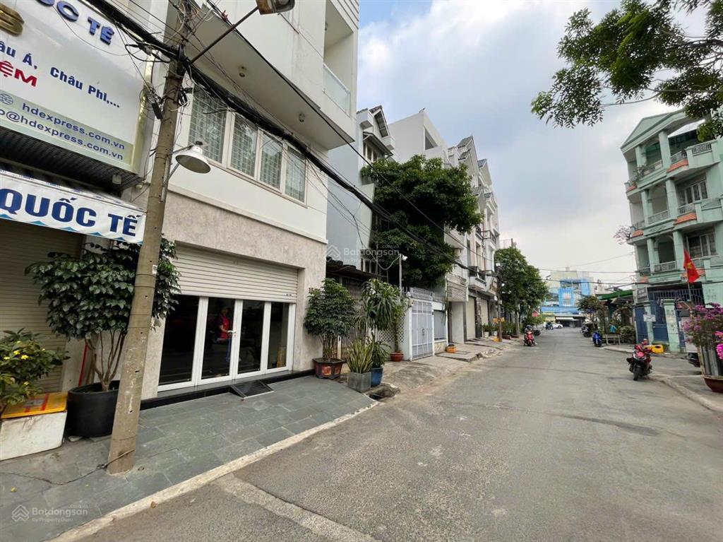 Nhà hẻm nhựa lớn 12m. vị trí kinh doanh cực tốt ngang hơn 5m