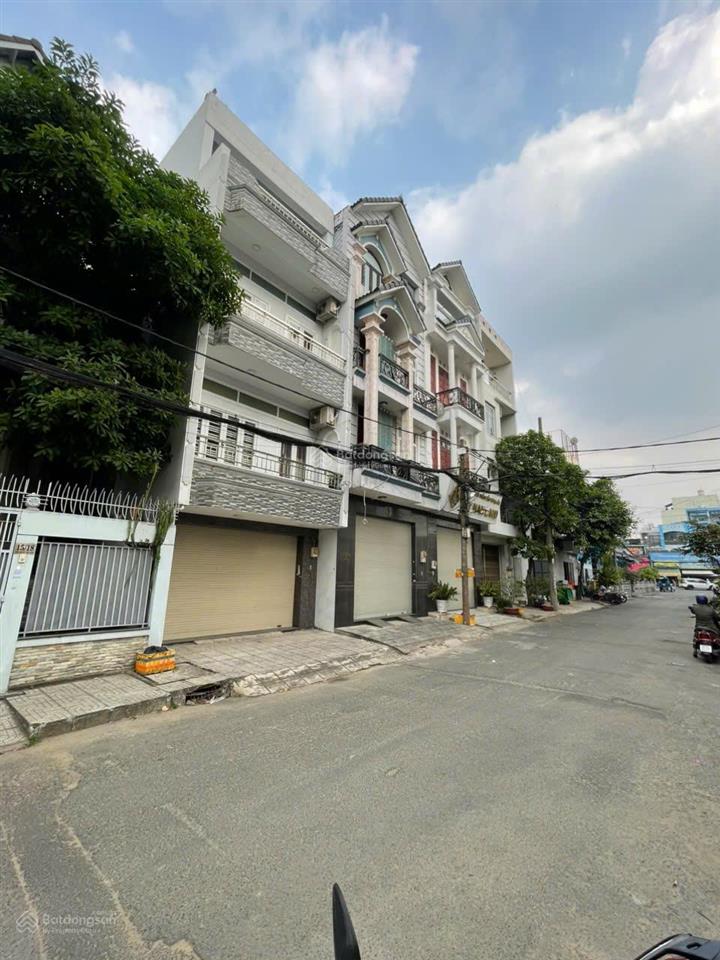 Nhà hẻm nhựa lớn 12m. vị trí kinh doanh cực tốt ngang hơn 5m