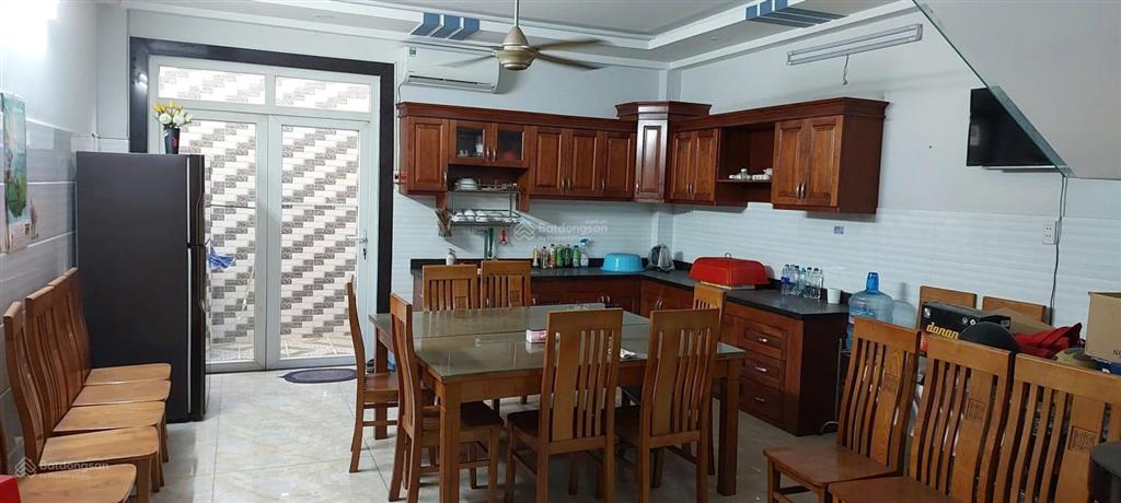 Nhà hẻm nhựa lớn 12m. vị trí kinh doanh cực tốt ngang hơn 5m