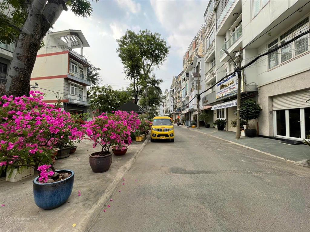 Nhà hẻm nhựa lớn 12m. vị trí kinh doanh cực tốt ngang hơn 5m
