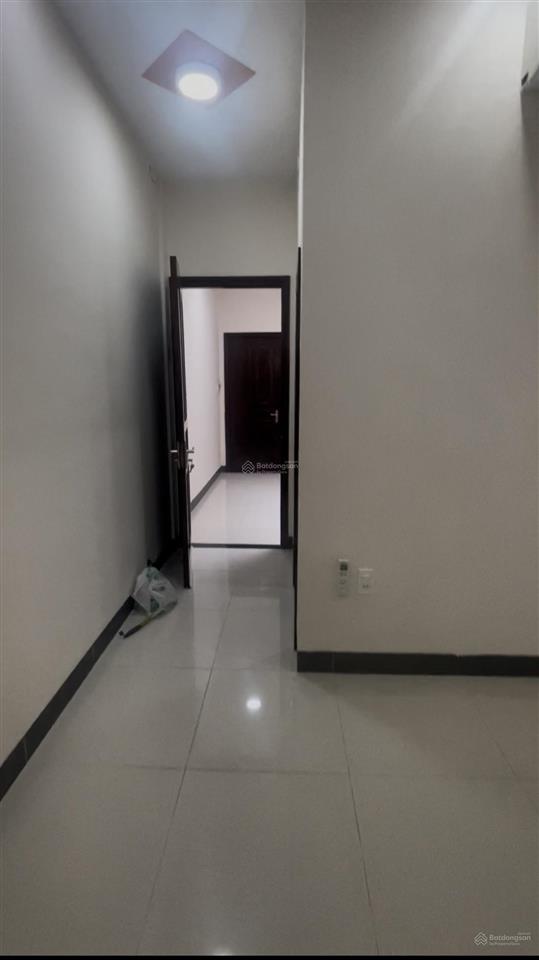Nhà hàng hiếm 4 tầng mặt tiền đường 40 linh đông. 8,9 tỉ.