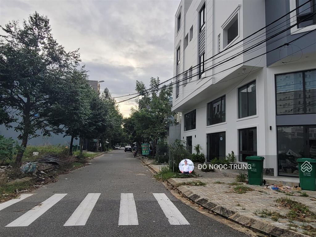Bán đất đường sơn thủy đông 4, khu biển sơn thủy đà nẵng. vị trí sát bãi tắm, thuận tiện an cư