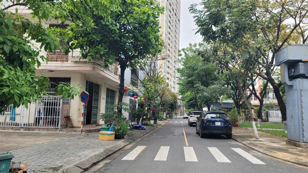 Bán đất đường nguyễn tư giản, vị trí đẹp đối diện công viên, sát bở sông hàn, gần bãi tắm mỹ khê.
