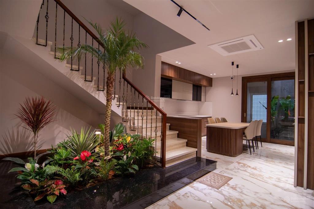 Cho thuê nhà 100m2 đường hoàng sỹ khải vào ở ngay full nội thất , nhà mới 2 ngủ , 2wc khép kín 40tr