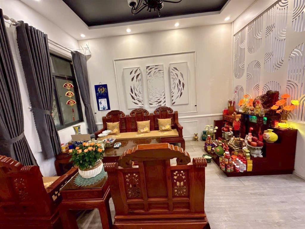Bán nhà 2 tầng mặt tiền lê cảnh tuân 118m2 nội thất 2pn, 2wc, có sân oto thoải mái giá 8ty9 tl